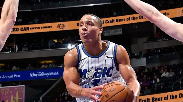 福克斯领袖气质藏不住了！马刺无文班仍9战7胜！6人得分上双