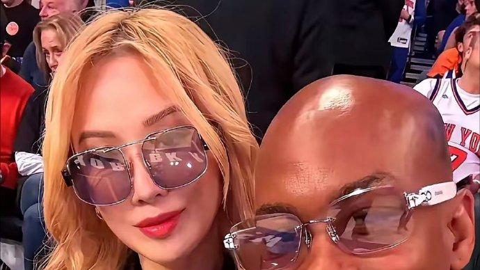 中国才女征服前NBA巨星，黑白配很恩爱，马布里的老婆有何魅力？