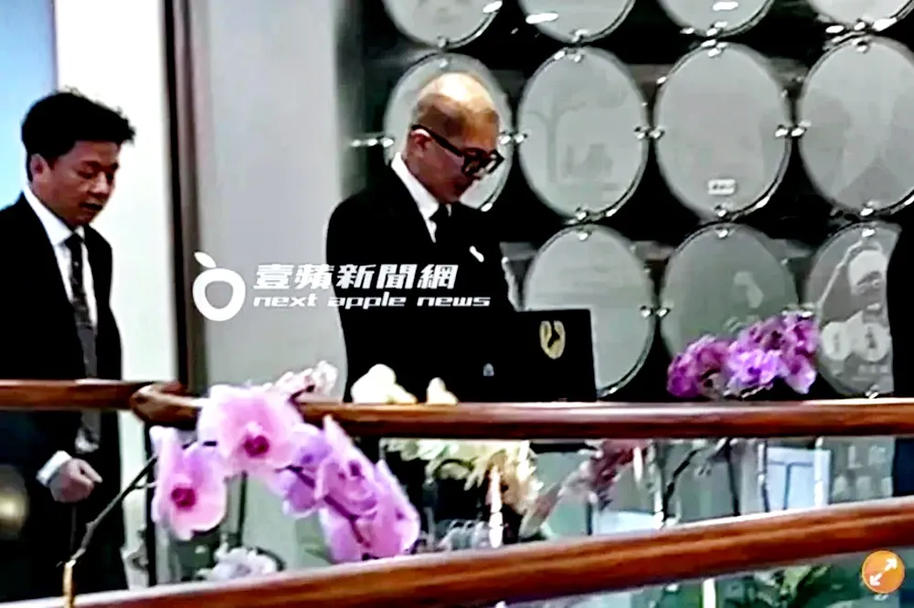 汪小菲被骂上热搜！大S下葬未到场遭台媒内涵：不参加前妻葬礼？