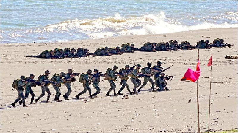 巴士海峡遭“封锁”，4艘052D和054A“加入”演习，练兵机会难得