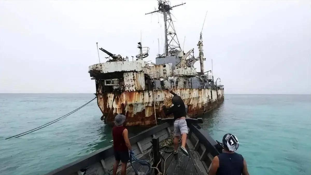 赖在中国仁爱礁9000多天的菲律宾军舰“马德雷山号”“钉子户”，为何说：如今已经不可能再拖走了？