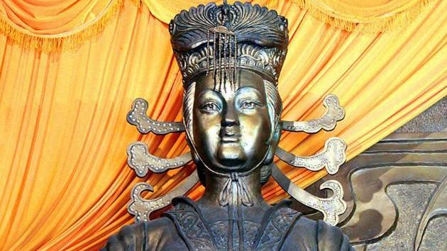 武则天晚年虽然设立太子，但朝中党争严重，最终引发神龙政变