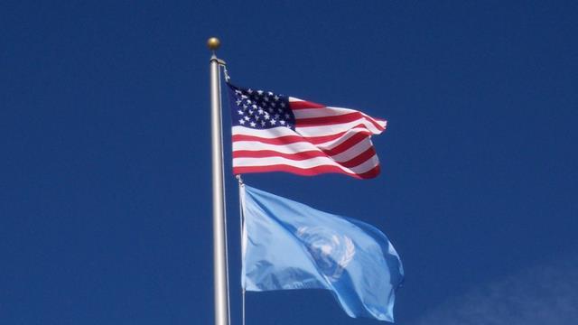 美国拒发签证，耿爽发声炮轰美国，联合国总部搬离纽约有可能吗？