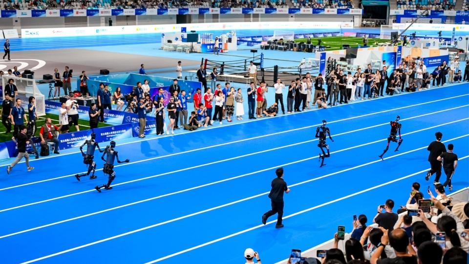 人形机器人的“飞人”诞生，百米21.50秒封王