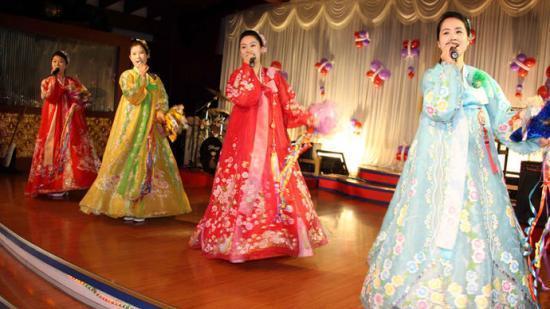 北京朝鲜餐厅员工突然集体回国 ？中朝边境异动背后藏着三重信号！