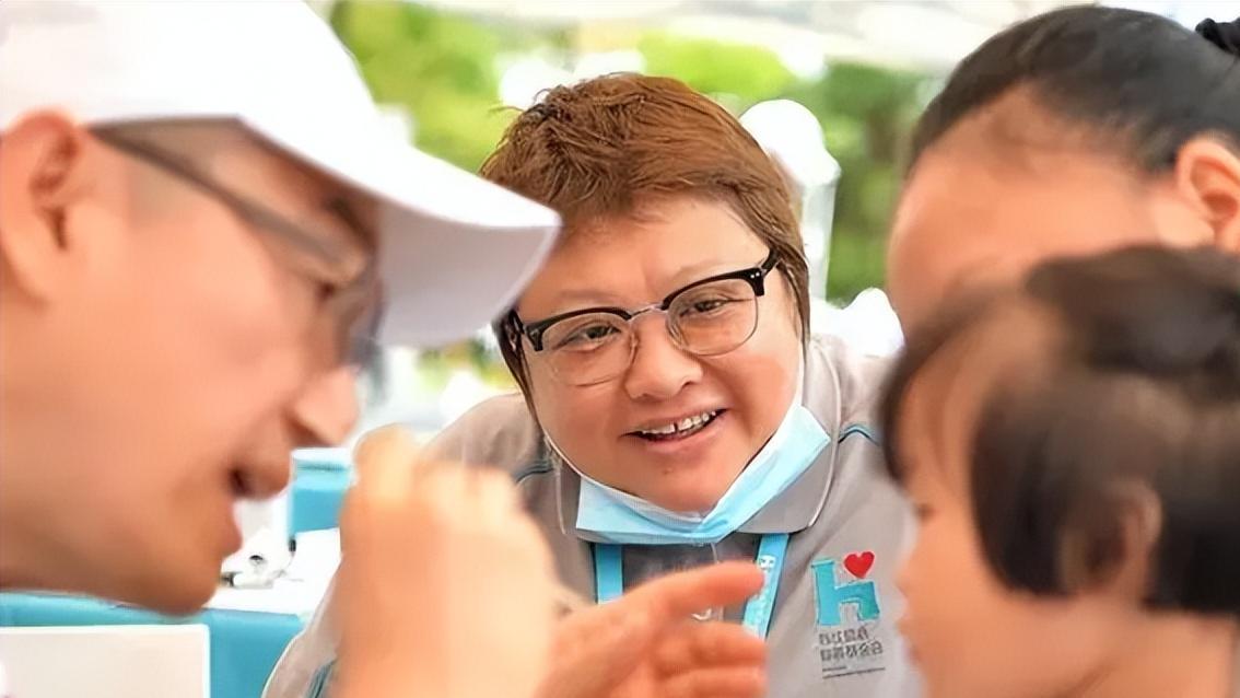 韩红自曝大学时是校花