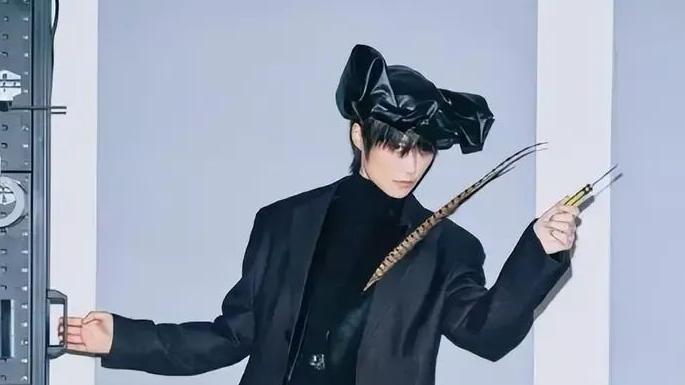 李宇春是内娱最神秘的人，一年到头不知道忙什么，可只要有她出席的晚会，总是能够第一时间锁定C位