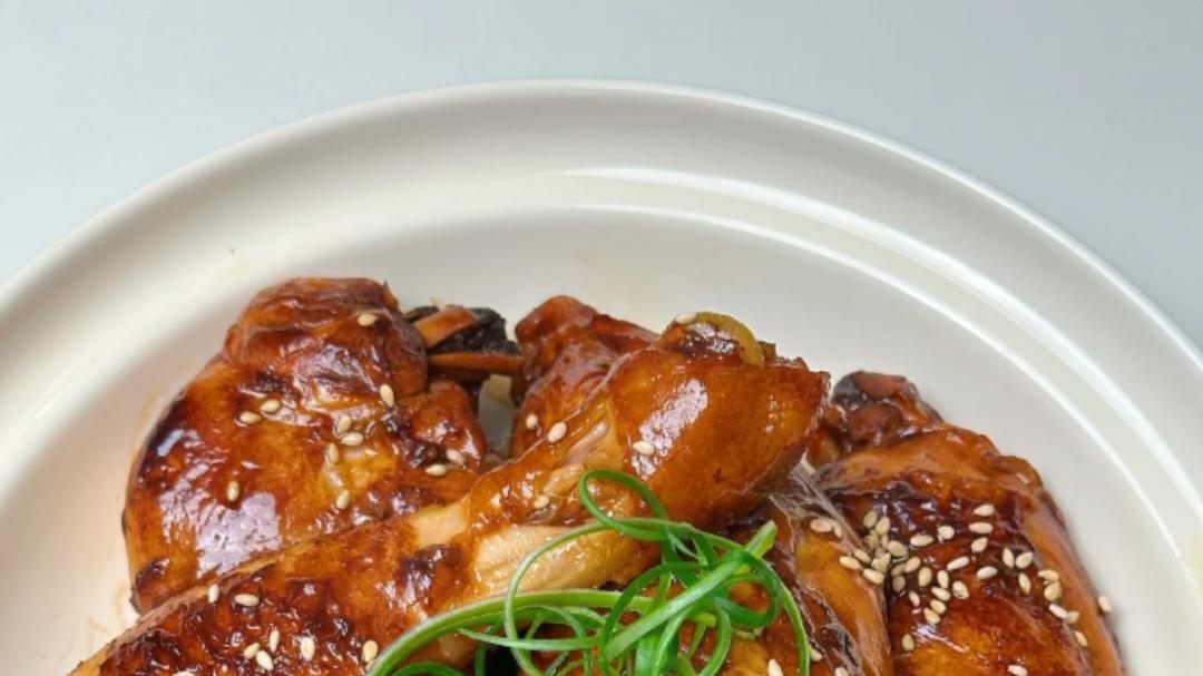 豉油鸡：年夜饭必备的浓郁美味，简单易做，吮手指的绝佳选择！