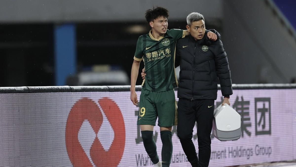 溃不成军，浙江队4-0胜武汉三镇，王钰栋闪耀，国足看到了希望