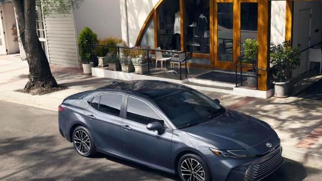 2026款丰田凯美瑞官图发布，配置新调整，搭载2.5升混动和四驱