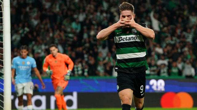 联赛杯八强再添豪强！曼城 3-1 翻盘斯旺西，多库破门 + 谢尔基传射 + 中柱闪耀全场