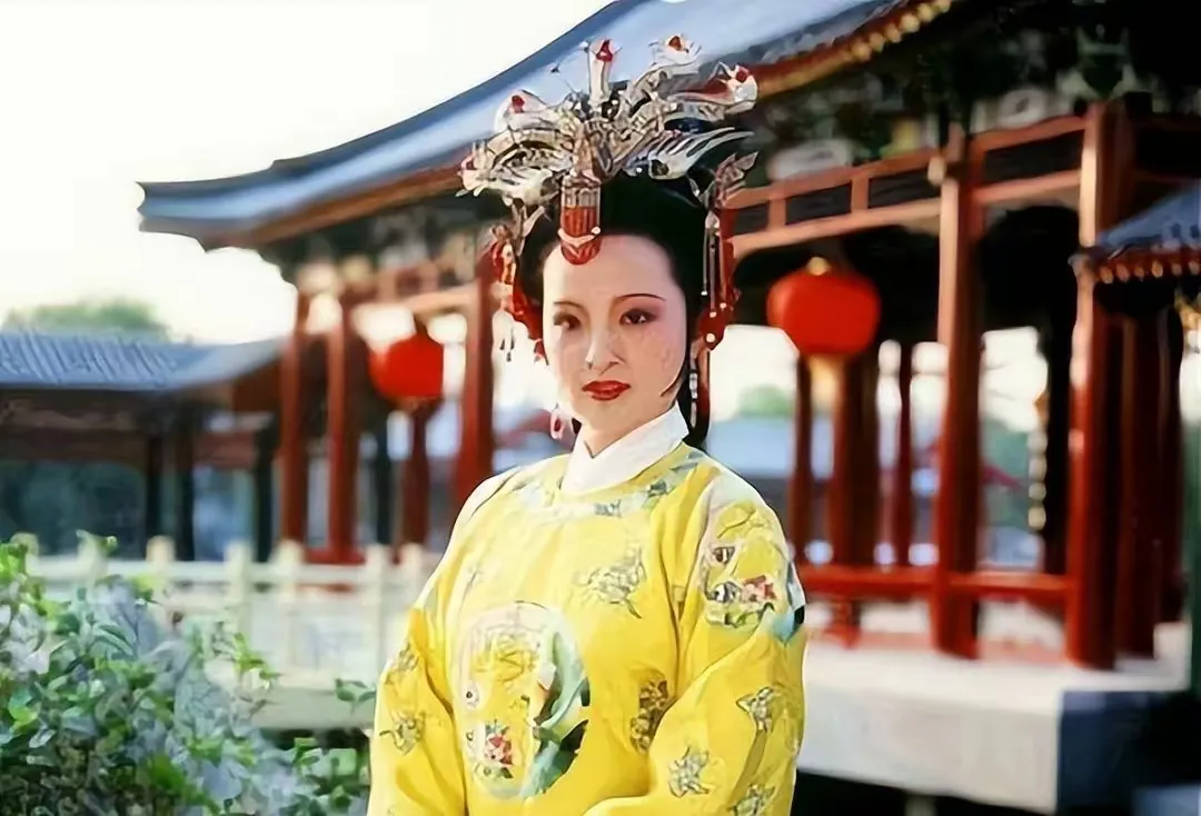 你根本不知元春晚上省亲的真实原因，袭人早就有所透露