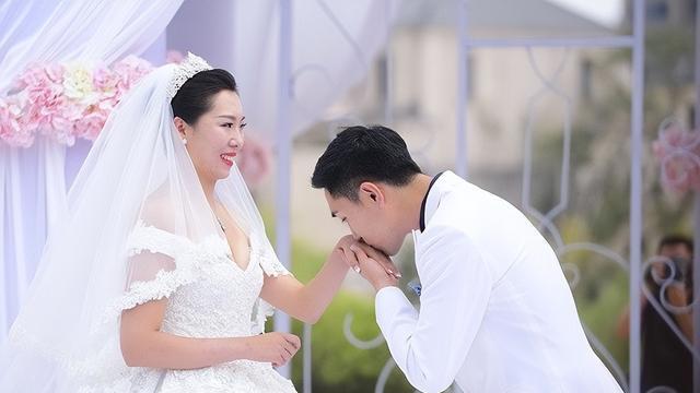 女乒大满贯李晓霞：巅峰时期退役，今相夫教子做公益成人生赢家