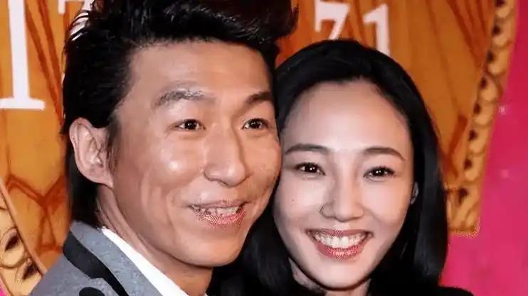 退圈8年，陈羽凡带17岁儿子罕见露脸，元宝扎小辫个性十足