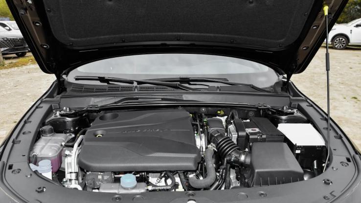 落地不到10万？192马力的长安UNI-V放价，7秒2破百，主驾配置齐活