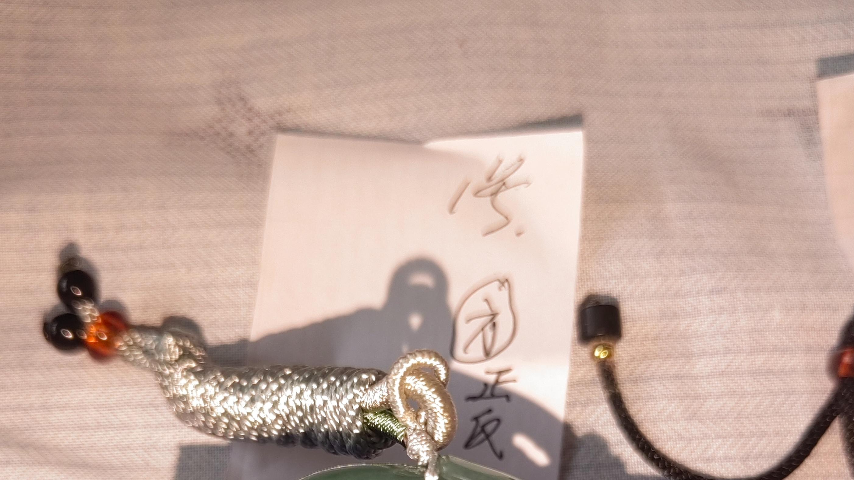 翠色流转间，福禄与诗意的千年邂逅 —— 两枚翡翠吊坠的文化私语