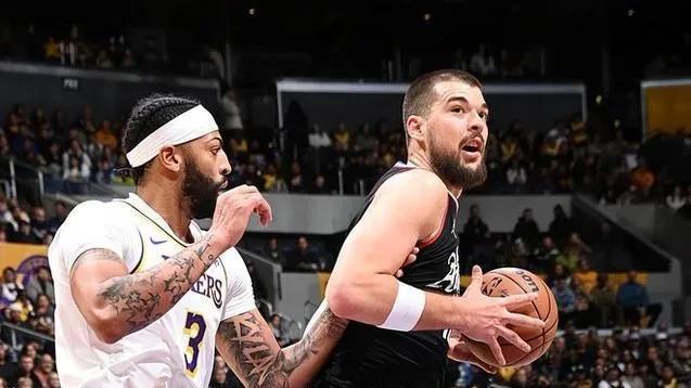 原形毕露！快船打出湖人各种弱点，浓眉不堪大用，里弗斯算了吧