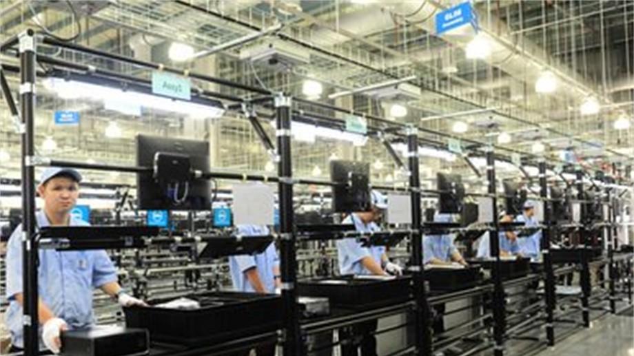 她翻墙追男友而瘫痪在床，男友毅然回来娶她，不离不弃照顾数十年