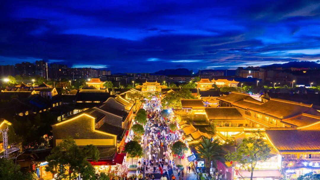 聚焦 | 《人民日报》整版推介：推动文旅消费 点亮“云南之夜”