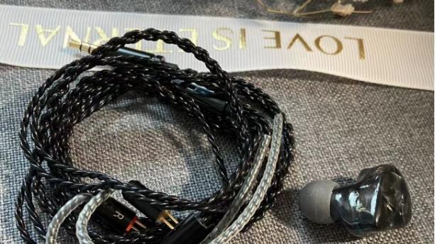 3.5 毫米耳机和 USB-C 耳机哪个音质更好？