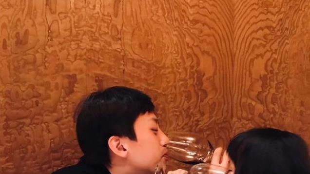 邓超晒女儿送的亲笔对联，老父亲被爱女嫌弃太吵，小花字迹好漂亮