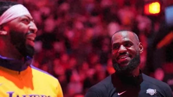 霍华德：詹姆斯试图让布莱斯加入湖人，联手他和布朗尼