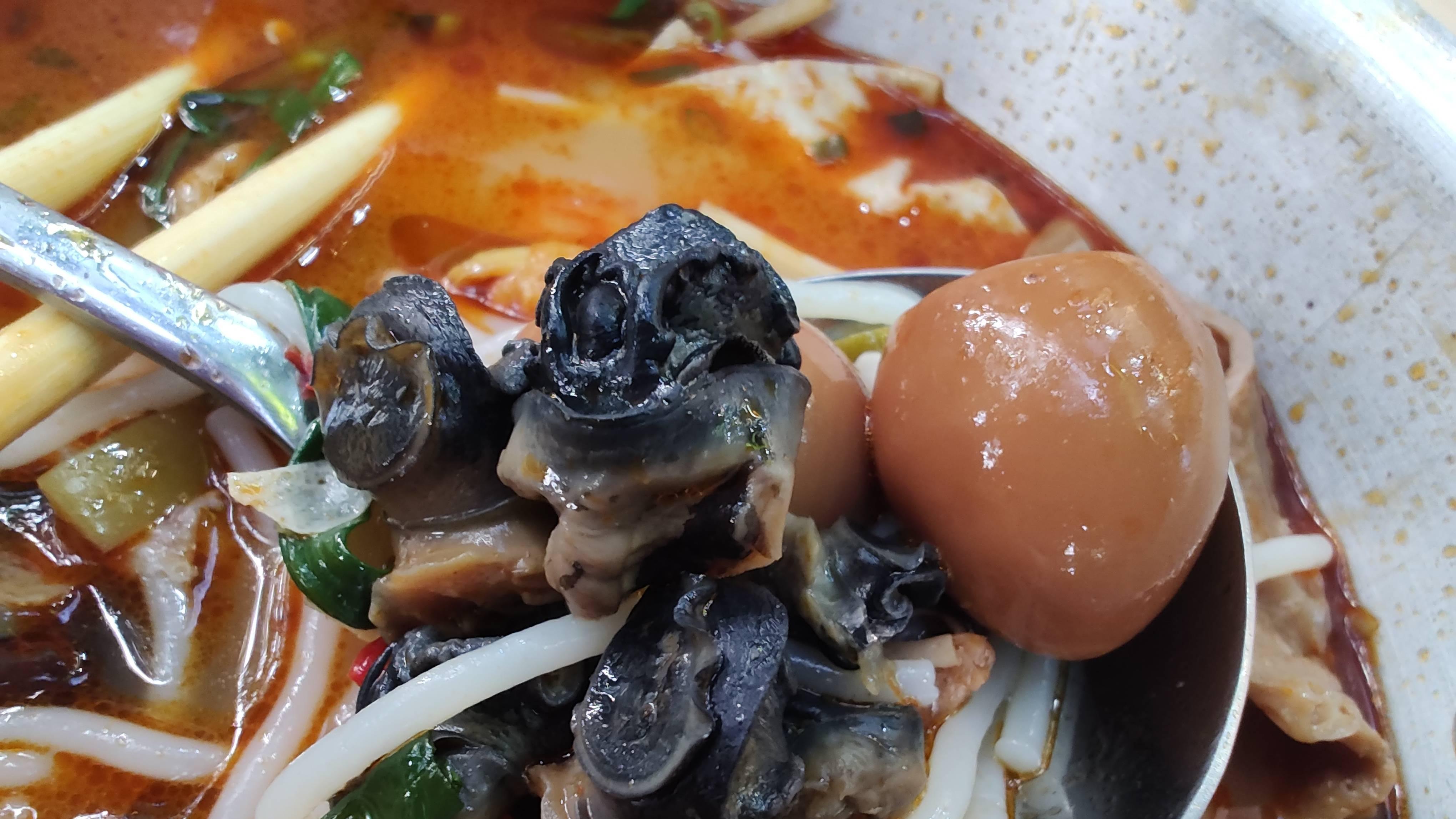 品尝体验柳州螺蛳粉：一场视觉与味觉交融的盛宴