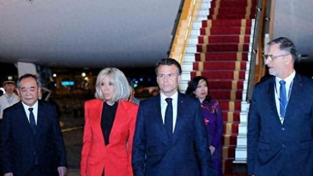 马克龙意识到大事不妙，专机飞往东南亚，光明正大撬中美“墙角”