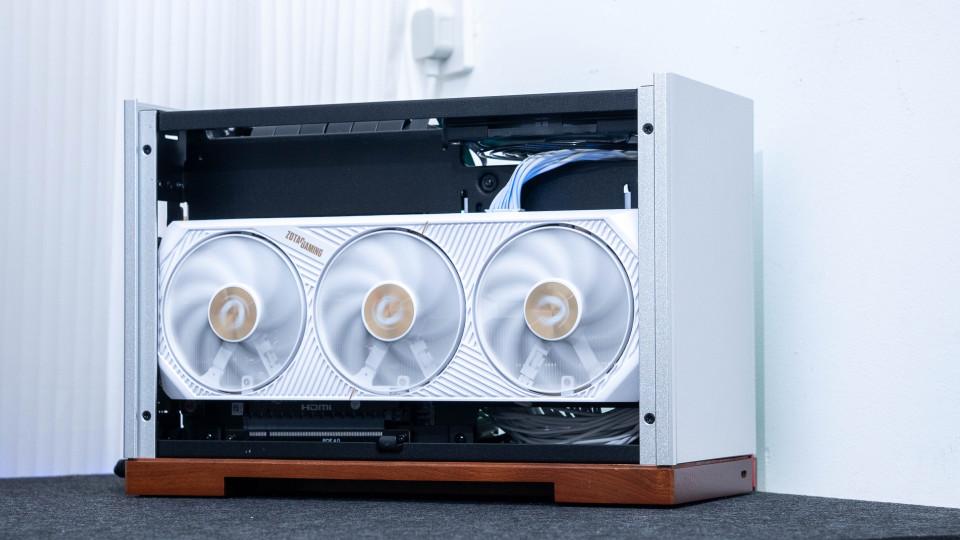 11L艺术级ITX：乔思伯T9 +七彩虹 B860I+索泰5070Ti SOLID装机展示