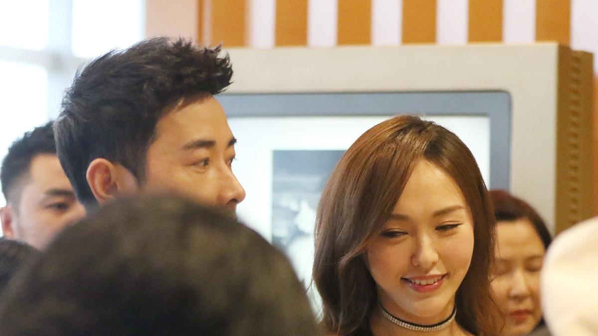 婚变传闻两周后，罗晋状态沉稳亮相，唐嫣却不见人影