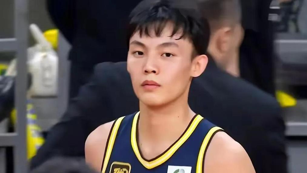 胡明轩31+3+6惊艳全场，广东首战102-98险胜上海！