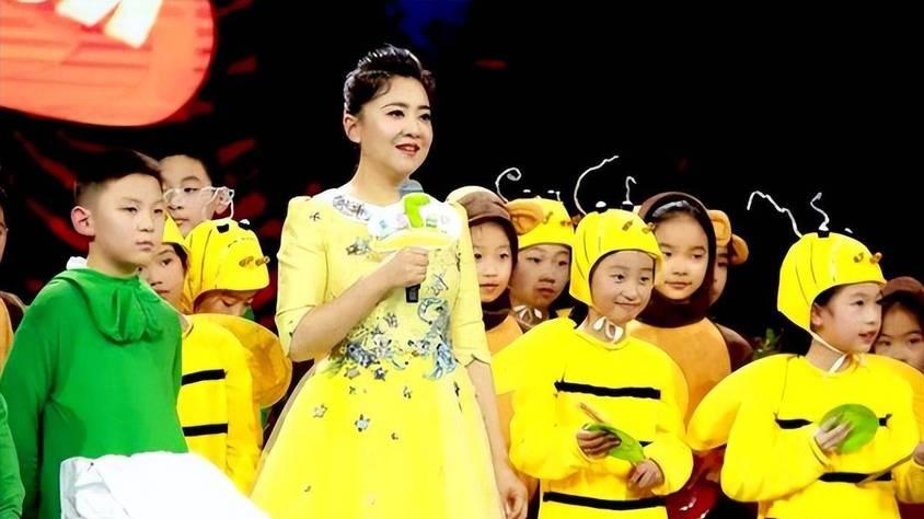 “月亮姐姐”低调嫁豪门，39岁生子，被宠得连被子都不用晒