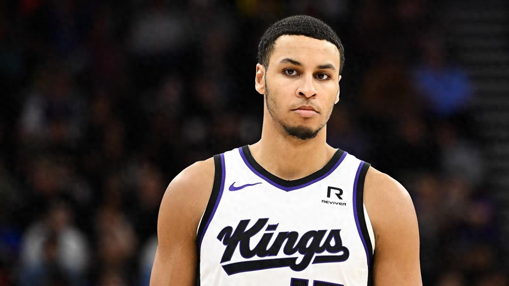 国王宣布进入甩卖模式，拉文卖不出去，6分后卫成香饽饽