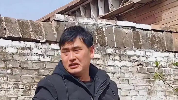 大衣哥维权后风波又起！陌生人堵门要钱，公司倒闭要求捐赠100万！