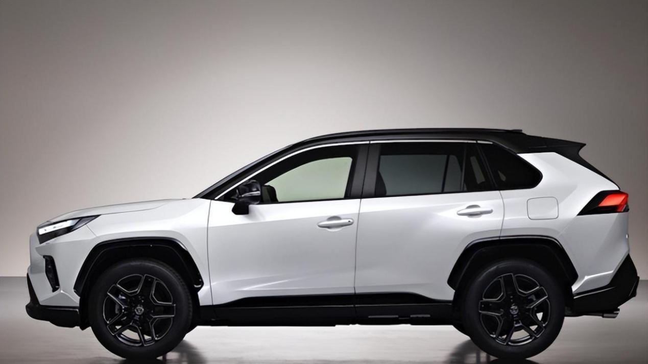 丰田这次又要赢了！新一代RAV4曝光，比汉兰达野性，或年底上市