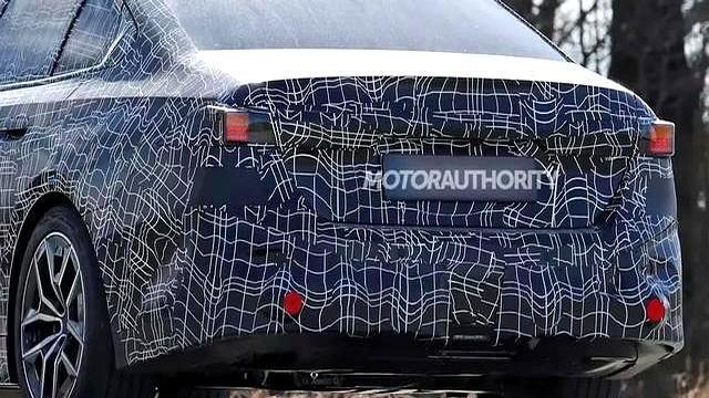 全新宝马5系：机甲风+巨屏！50万起步，这颜值你打几分？