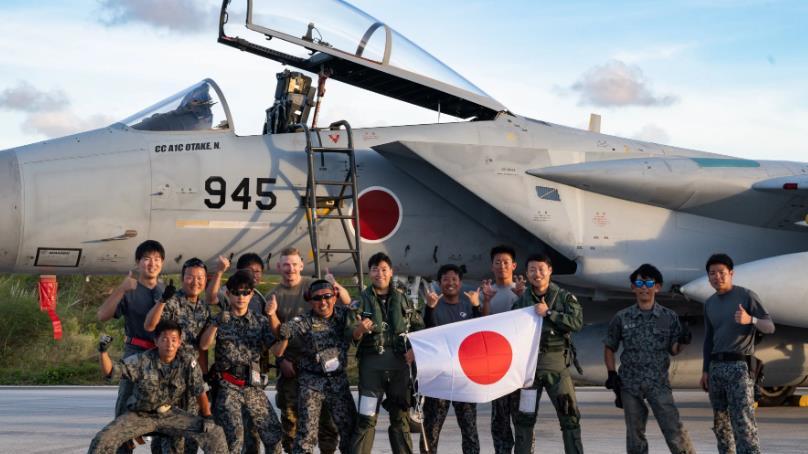 中方实锤打脸！日本撒谎被录音戳穿，闯辽宁舰训练区还倒打一耙，国防部强势反击：责任全在你