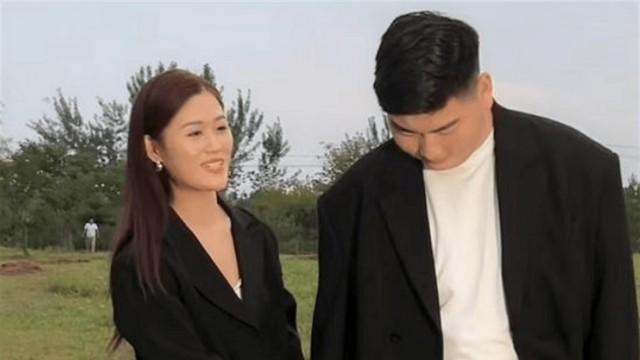 一个贪财一个好色！离婚3年后朱小伟登人生巅峰，陈亚男现状如何