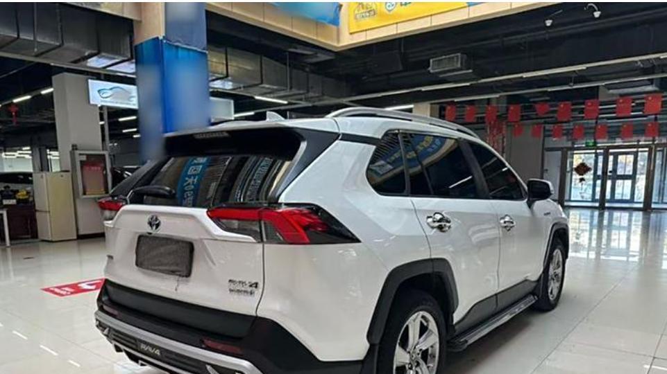将“价格战”进行到底！丰田RAV4荣放跌到13.28万，单月卖11584辆