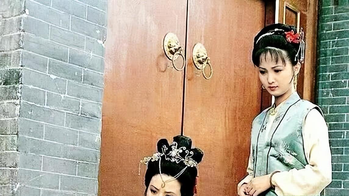 鲍二家的：妄想与贾琏长相厮守，丑事败露后被迫自杀的愚蠢女人