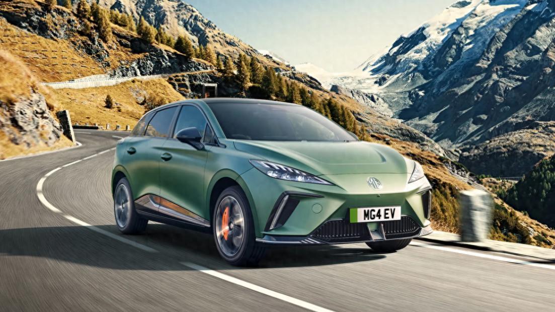 适合年轻人的后驱车，这款车优惠后10.98万起，标配前排座椅加热