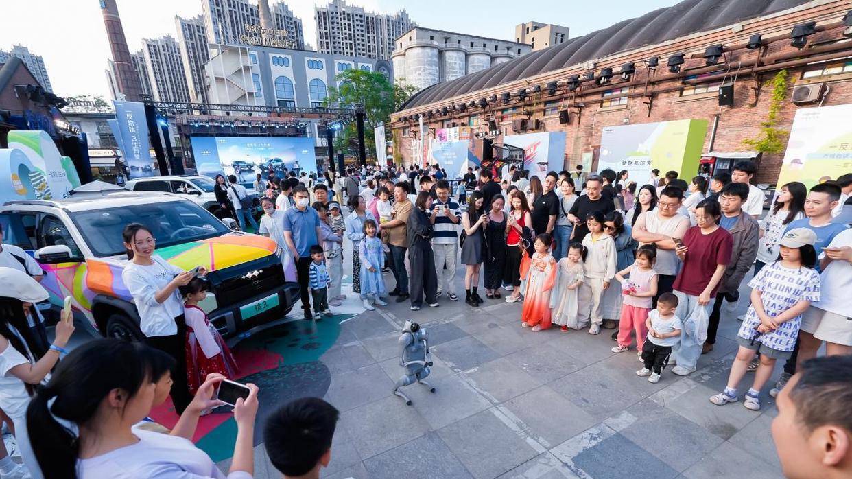 方程豹钛3席卷郑州，引爆年轻市场