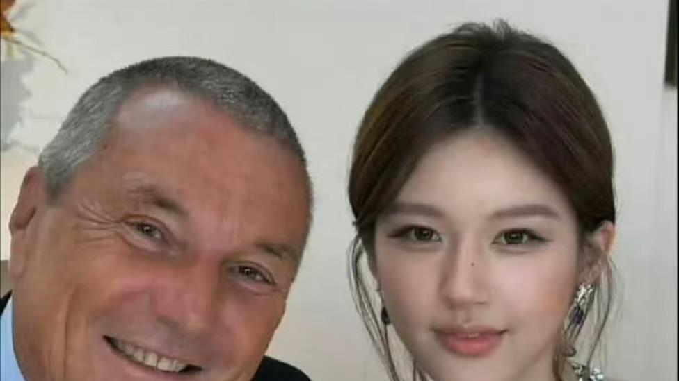 《宝格丽CEO晒赵露思无美颜生图 原生状态引热议》