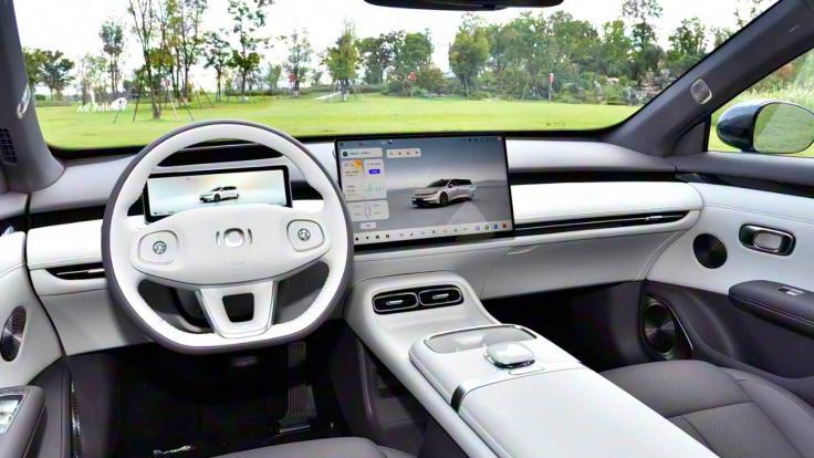 10万级国产中大型车能买不？掀背造型+宽体长轴，带劲儿！