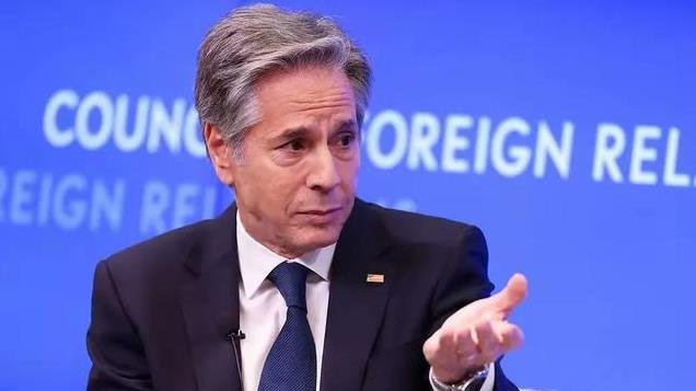 最后几十米致盲，俄军电子信号全线遭干扰：无人机撞坦克全凭运气