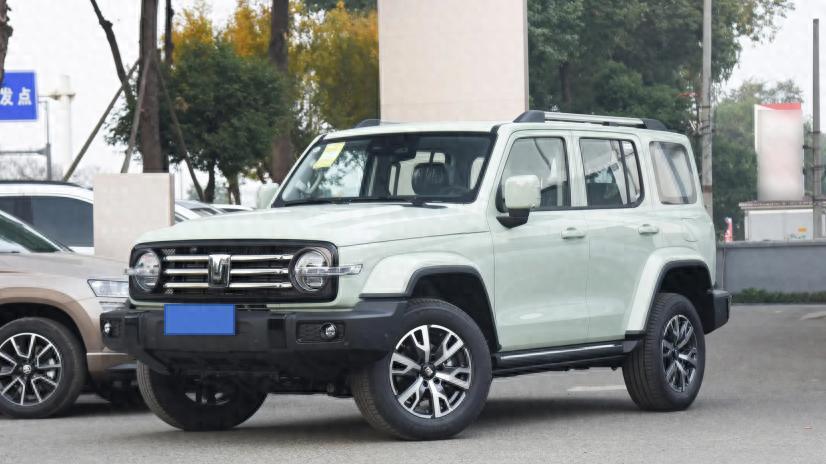 预算25万元左右，硬派越野车不知道怎么选？推荐看看坦克300