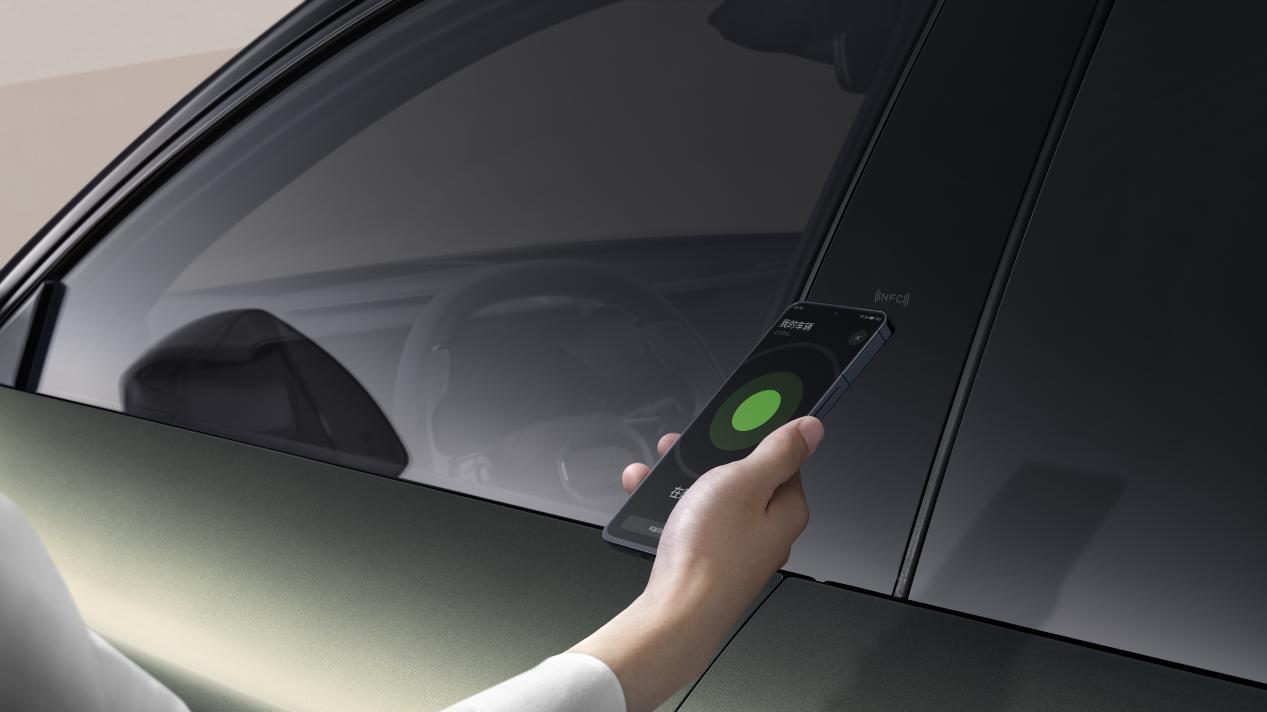 从解锁到控车，领克 08 EM-P让苹果生态“长”进车里