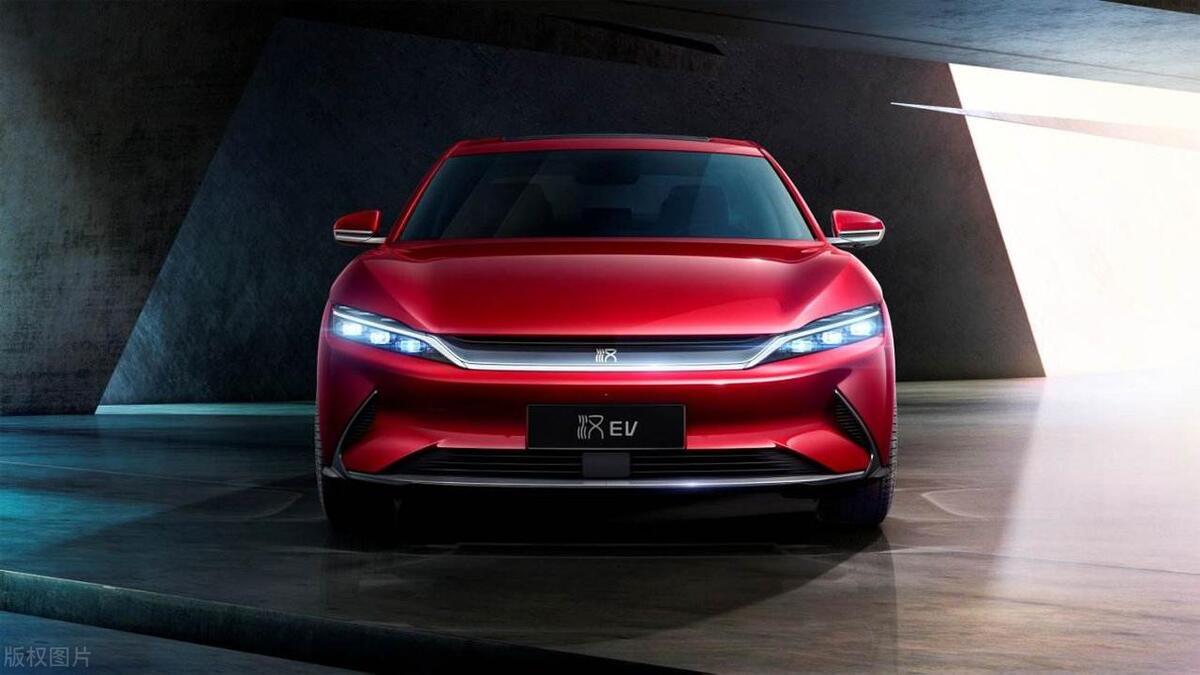 比亚迪突然降价3万！老车主集体维权，4S店回应：早买早享受？