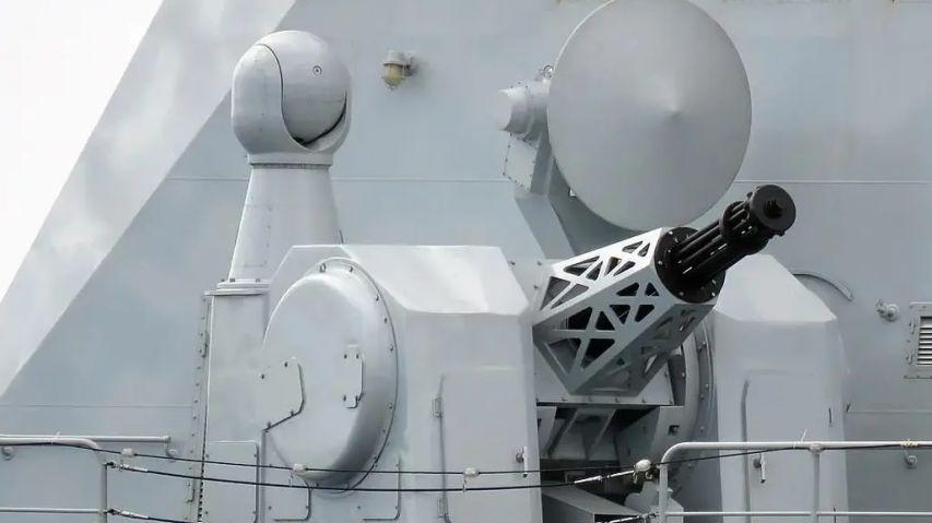 不要叫嚣击沉美航母了！一发导弹别说打沉它，连近身都很难做到