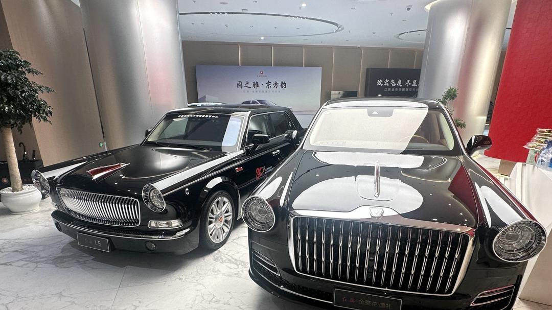 湖南“首辆”红旗国礼，交付时被围观，车钥匙选配最高60万